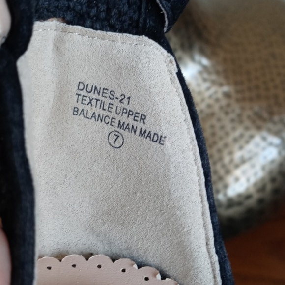 *Relisted* Chase & Chloe Women's Black Lace Criss Cross Toe Wedges Platforms 7 - Picture 14 of 16